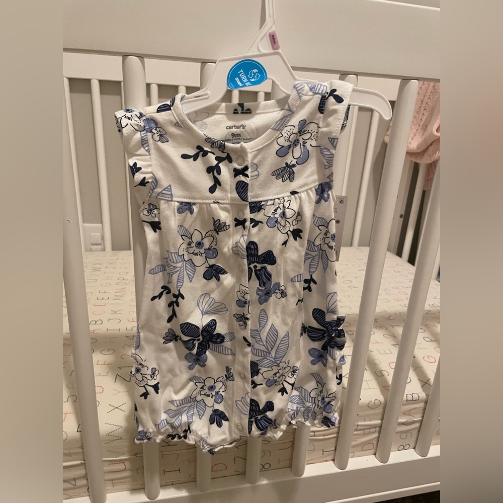 Carter’s Girl’s Romper Sz. 9 Months